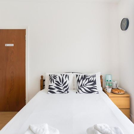 Wood Green Budget Rooms - Next To Mall & Metro Station - 10 Min To City Center Londres Exterior foto