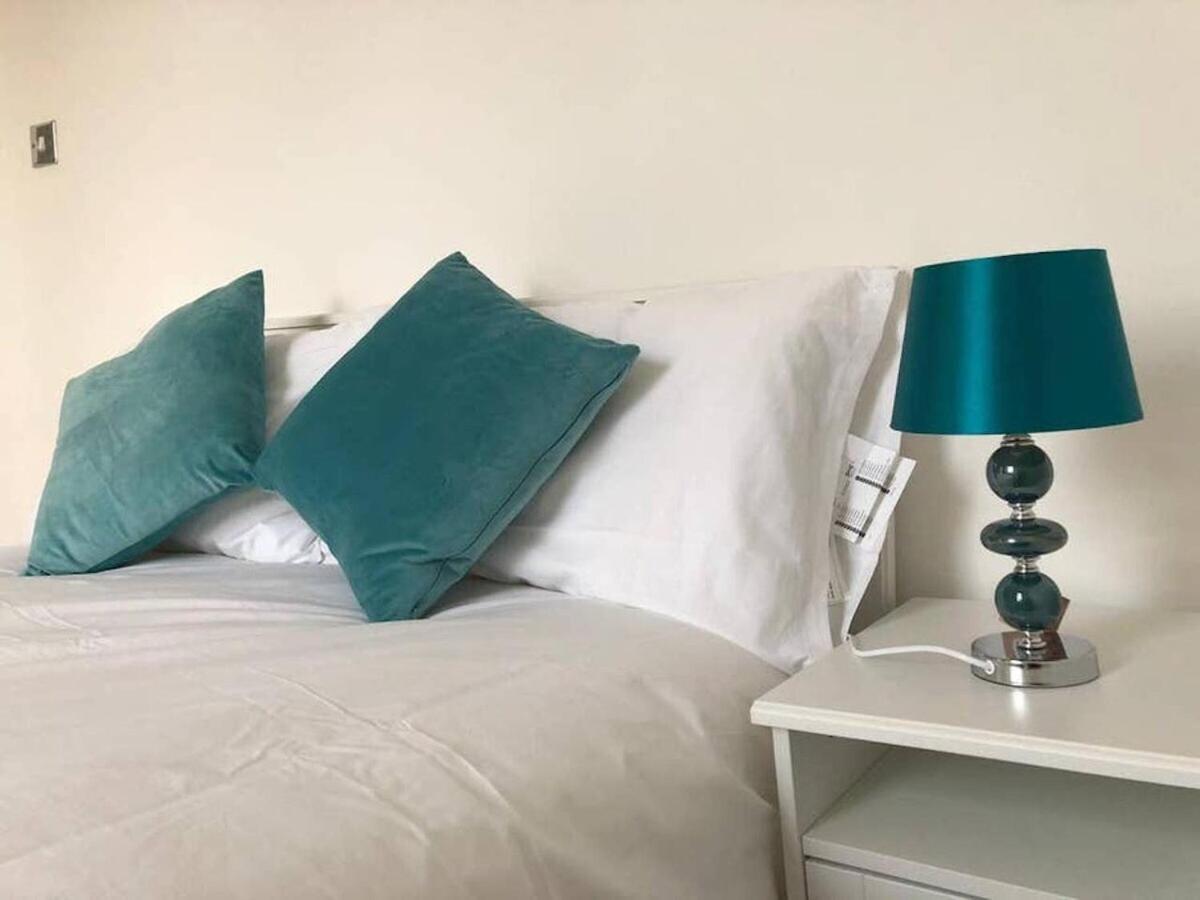 Wood Green Budget Rooms - Next To Mall & Metro Station - 10 Min To City Center Londres Exterior foto