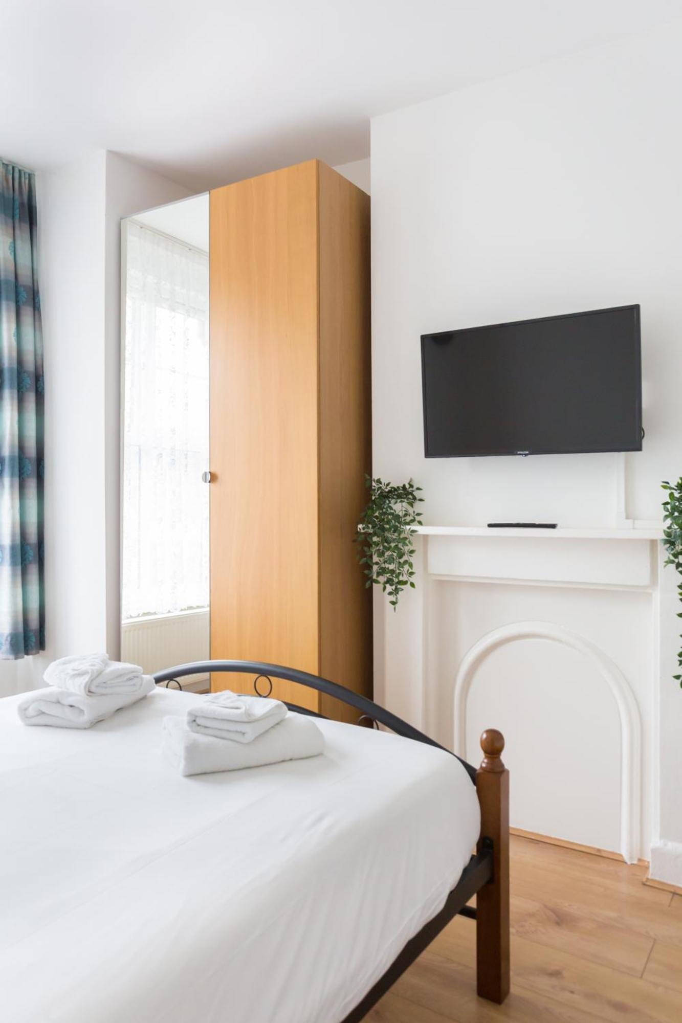 Wood Green Budget Rooms - Next To Mall & Metro Station - 10 Min To City Center Londres Exterior foto