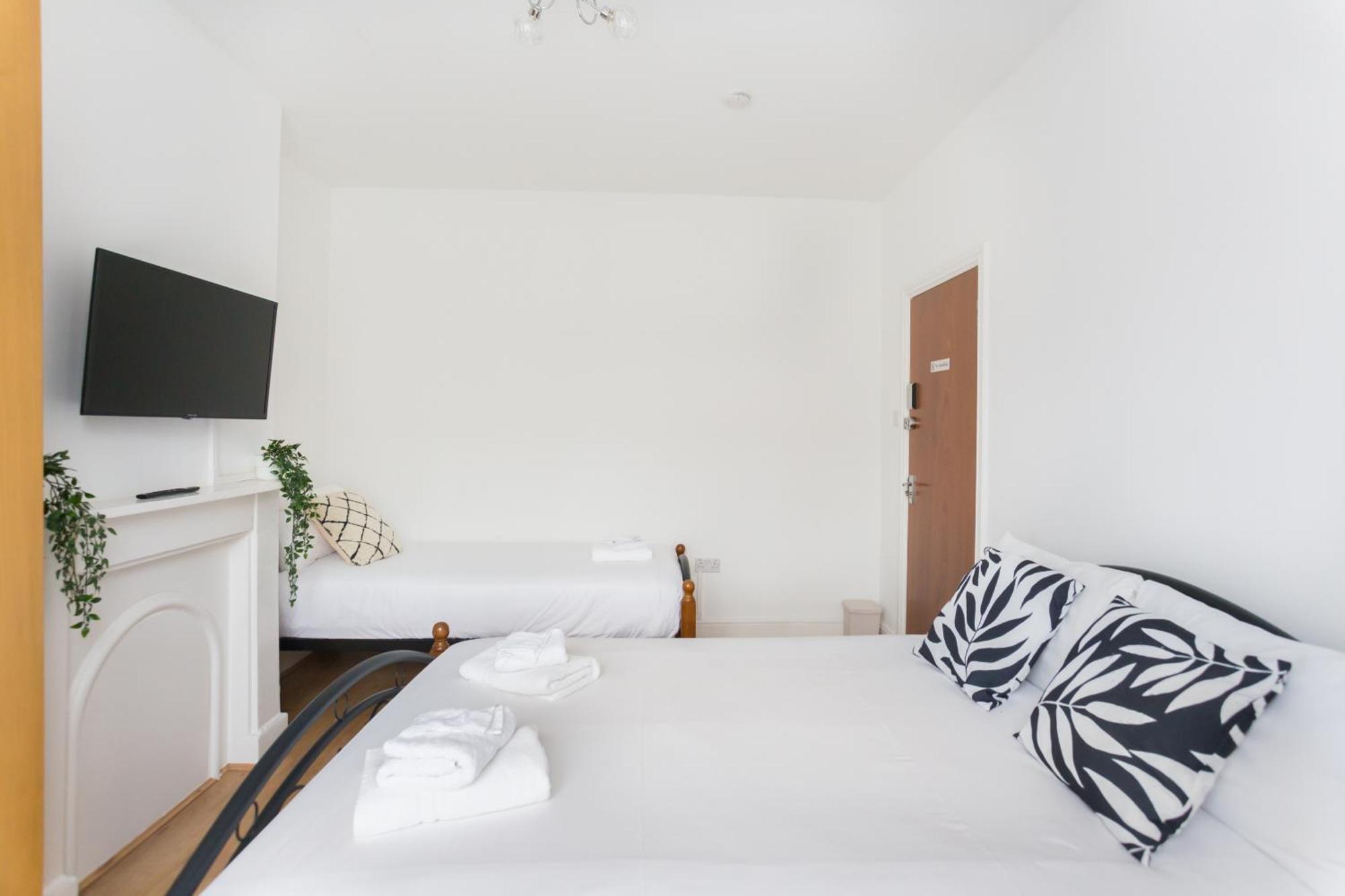 Wood Green Budget Rooms - Next To Mall & Metro Station - 10 Min To City Center Londres Exterior foto