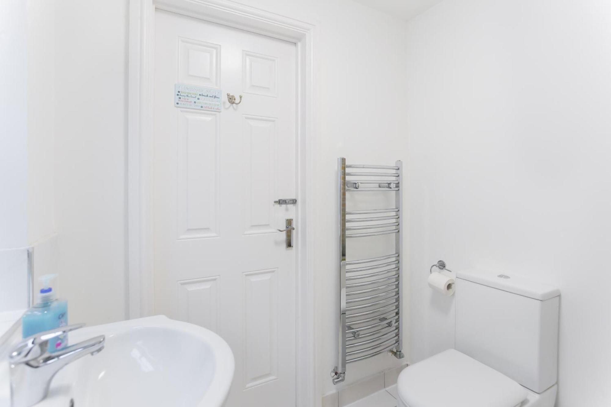 Wood Green Budget Rooms - Next To Mall & Metro Station - 10 Min To City Center Londres Exterior foto