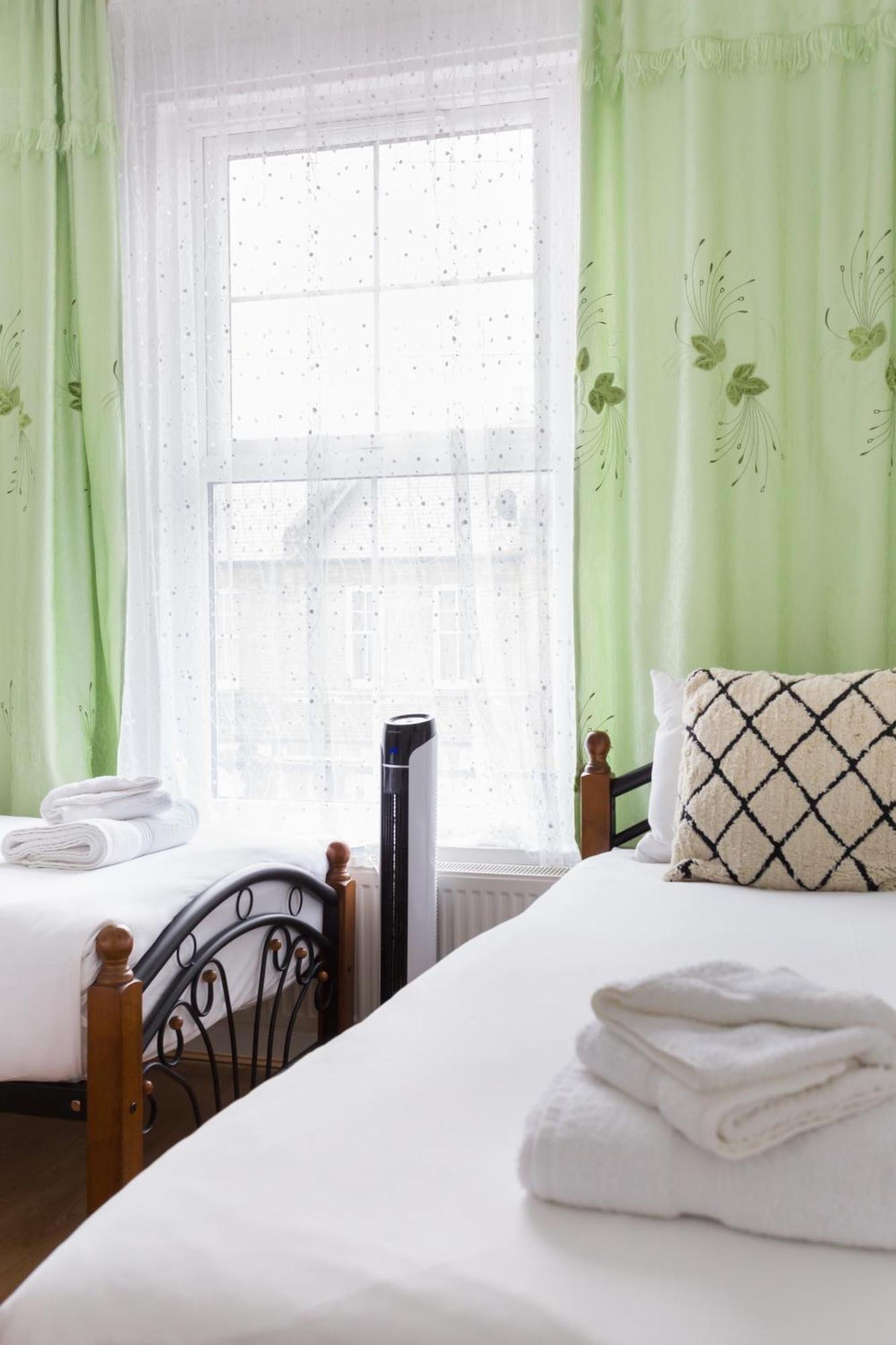 Wood Green Budget Rooms - Next To Mall & Metro Station - 10 Min To City Center Londres Exterior foto