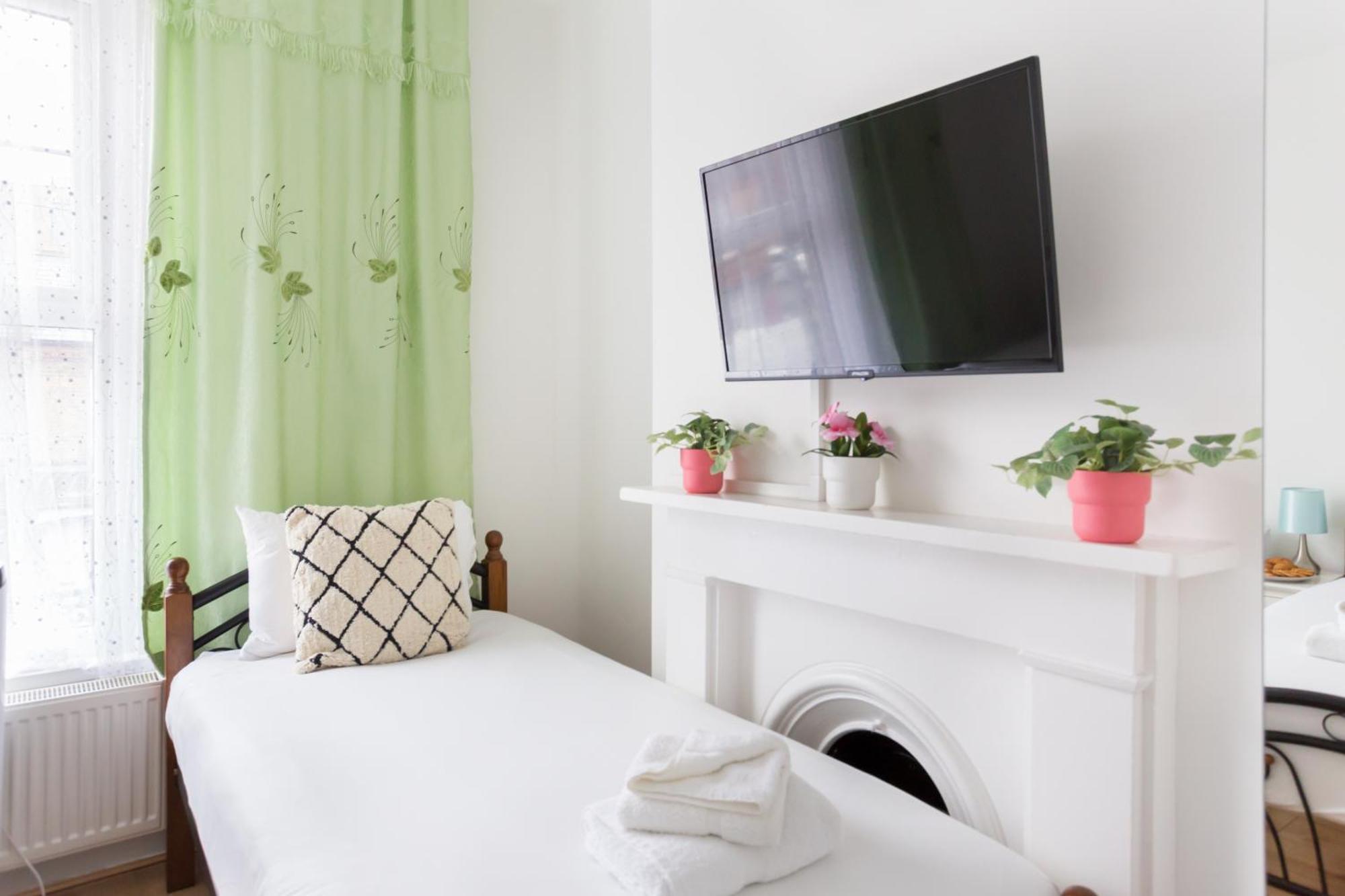 Wood Green Budget Rooms - Next To Mall & Metro Station - 10 Min To City Center Londres Exterior foto