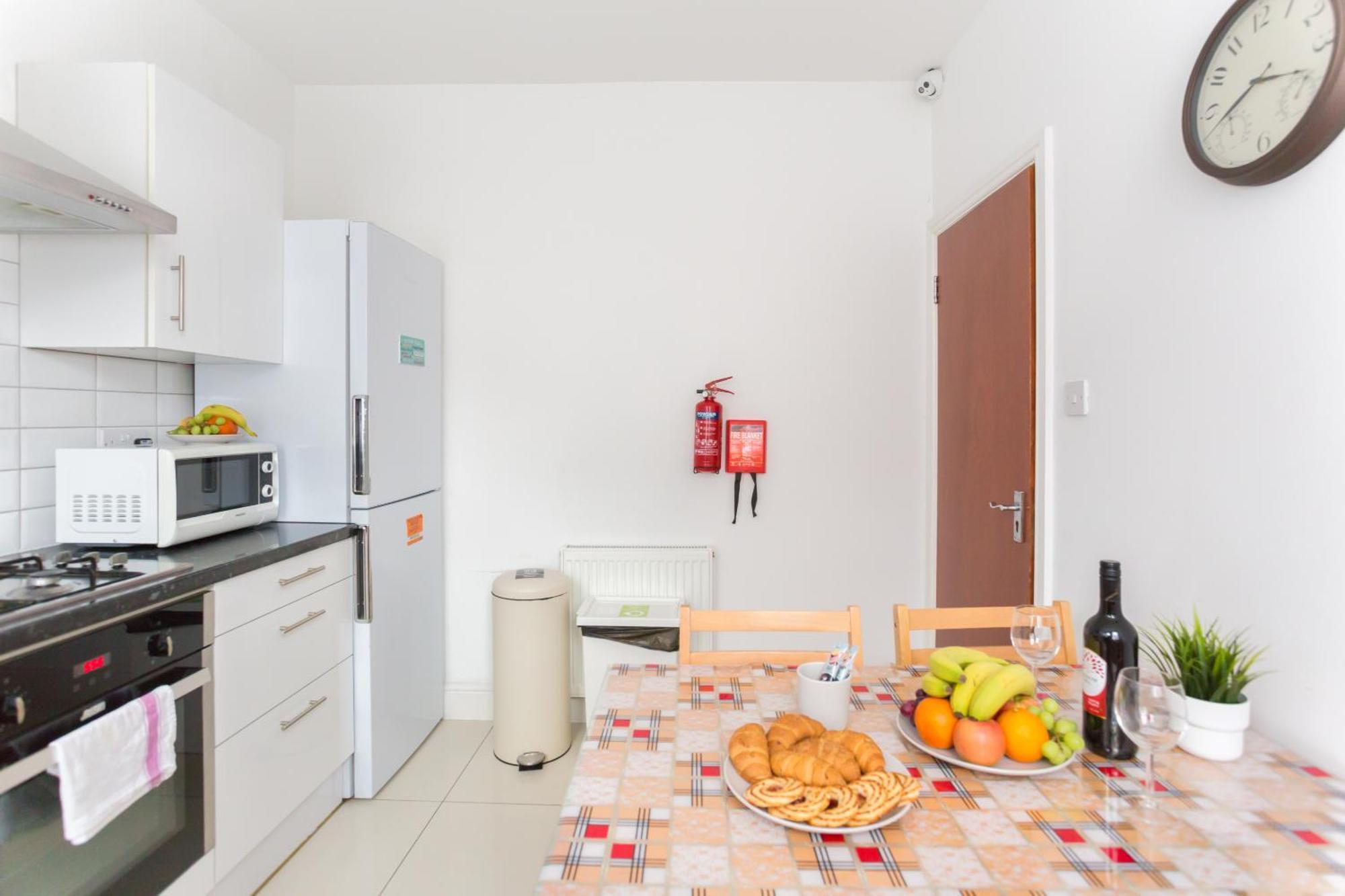 Wood Green Budget Rooms - Next To Mall & Metro Station - 10 Min To City Center Londres Exterior foto
