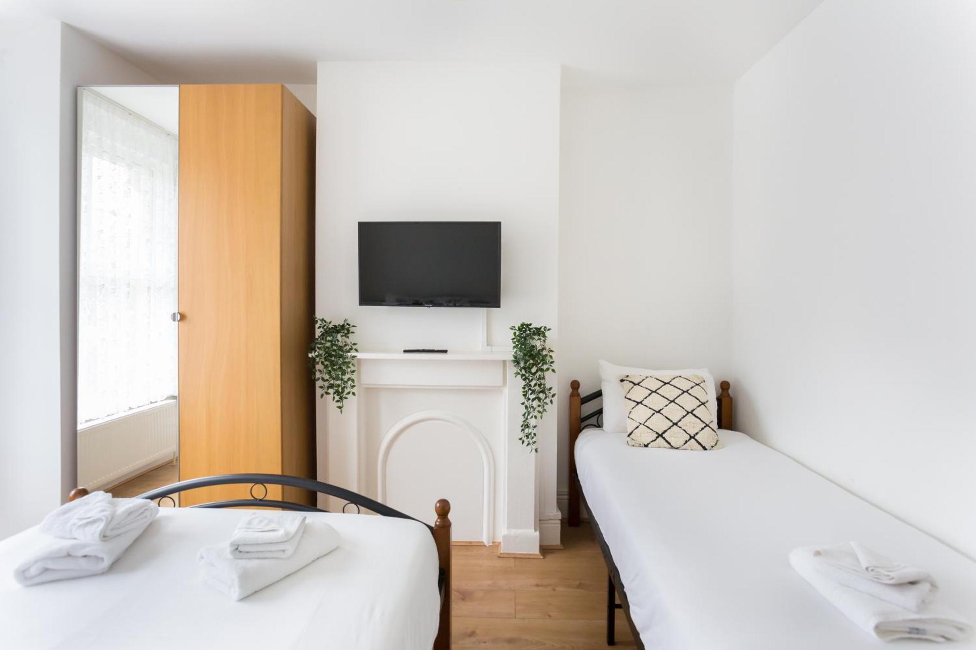 Wood Green Budget Rooms - Next To Mall & Metro Station - 10 Min To City Center Londres Exterior foto