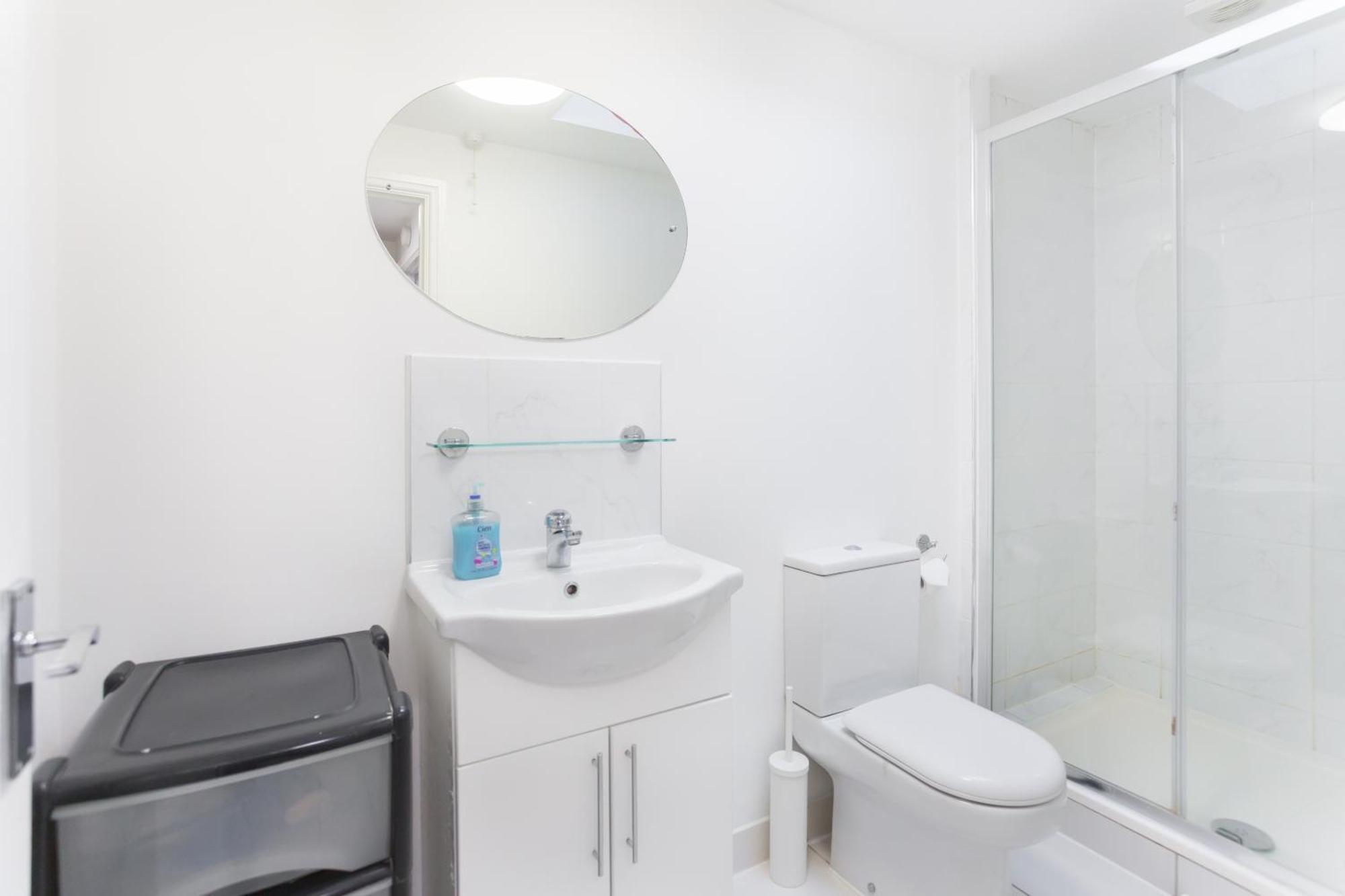 Wood Green Budget Rooms - Next To Mall & Metro Station - 10 Min To City Center Londres Exterior foto