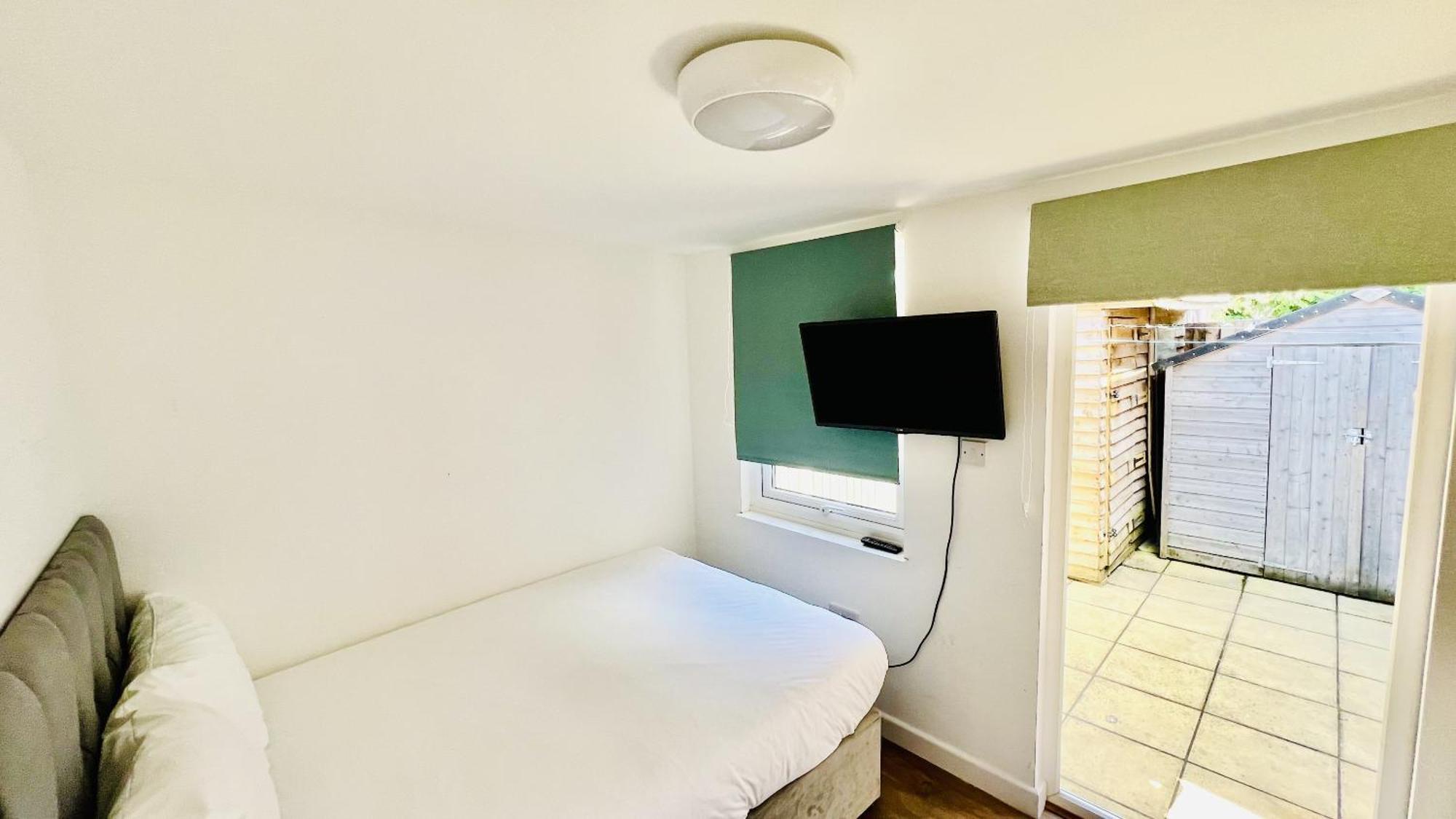 Wood Green Budget Rooms - Next To Mall & Metro Station - 10 Min To City Center Londres Exterior foto